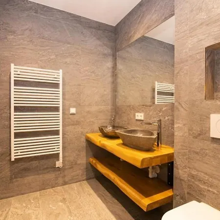 Falkensteinalm 1 * Konigsleiten